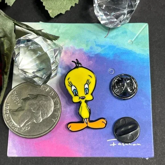 Tweety Bird Lapel Pin Bugs Bunny Brooch Badge Pin Accessories Jewelry Gift Pin - Picture 2 of 6